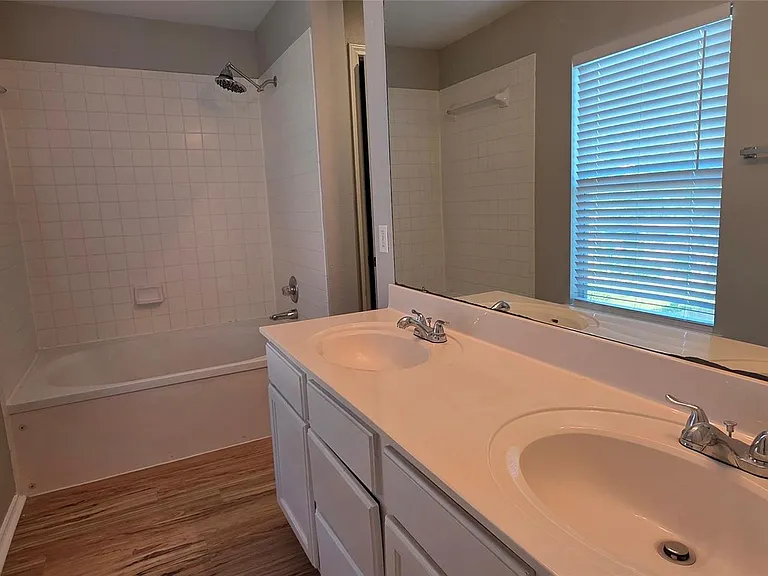 3037 Bradford Park Dr — Photo 18
