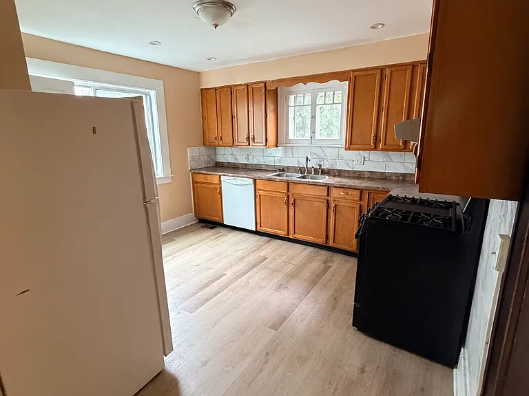 2295 Dewey Ave #1 — Photo 8