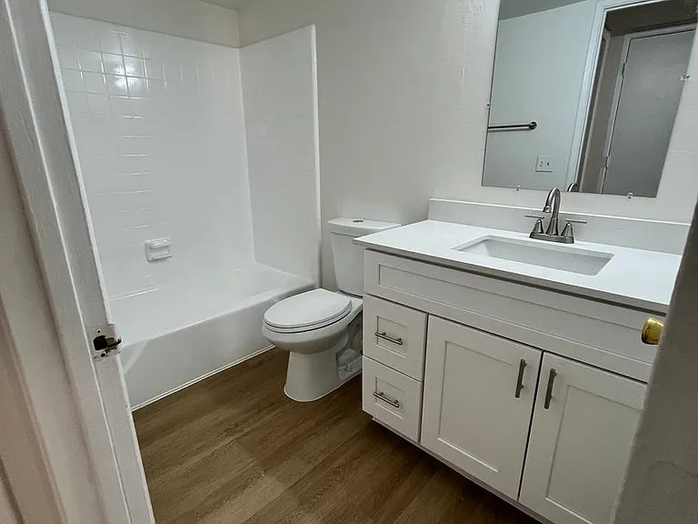 Catalina View Apartments — Photo 31