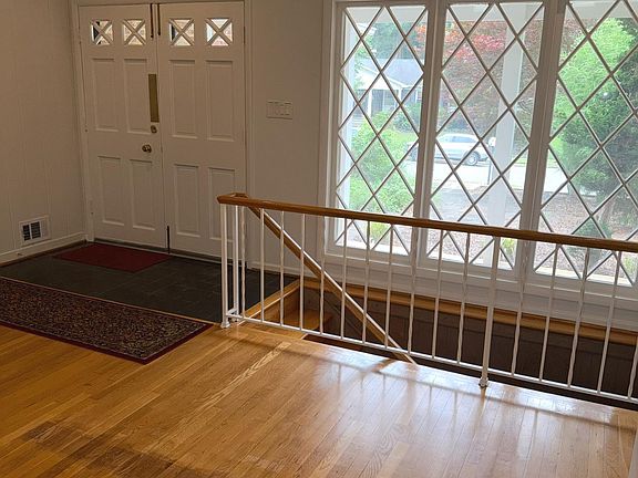 3rd image of 8126 Dunsinane Ct
