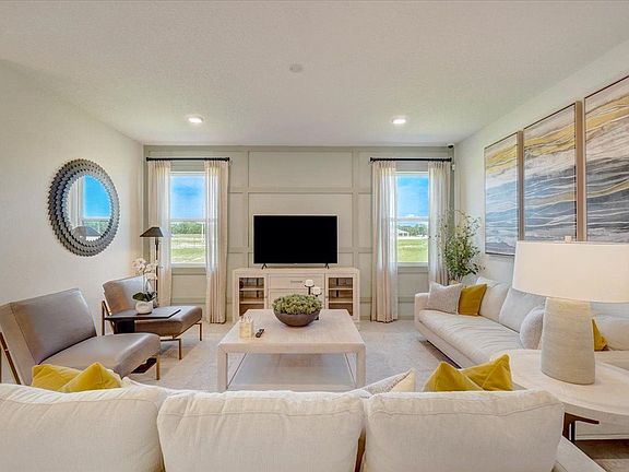 4th image of 697 Crown Rose Dr