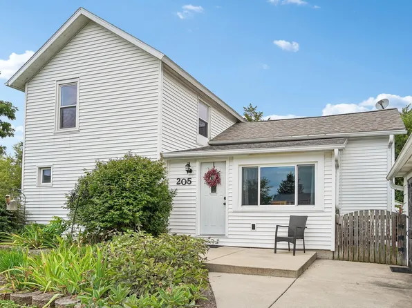 205 E 3rd St, Waunakee, WI 53597