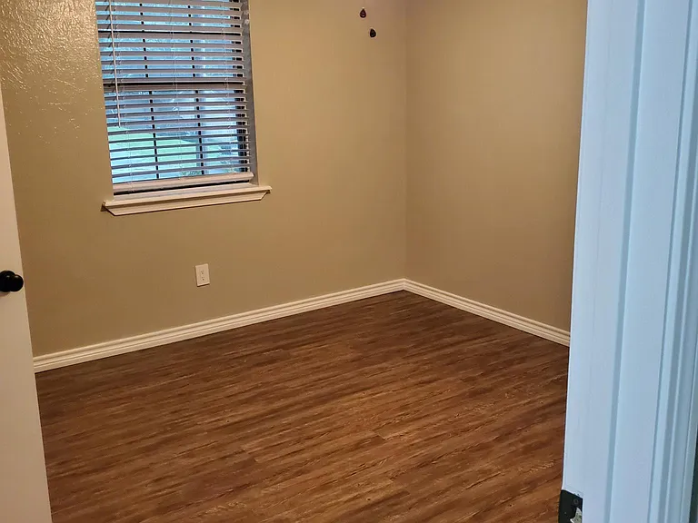 1307 America Dr — Photo 13