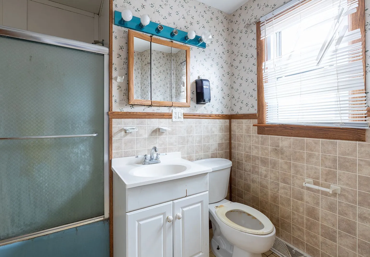 3 bed, 1.5 bath, 1632 sqft, $3,500 — Photo 1