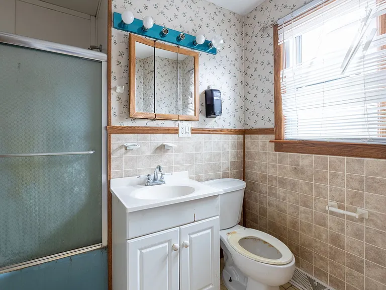 7 Jefferson Ave — Photo 1