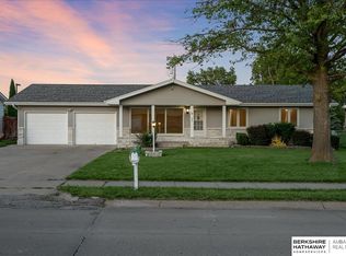 609 Apache Dr, Gretna, NE 68028