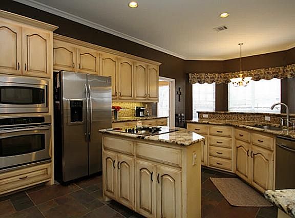 3rd image of 437 Beacon Hill Dr