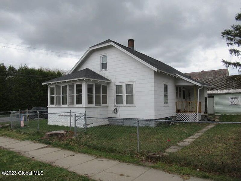 4th image of 274 E Fulton Street
