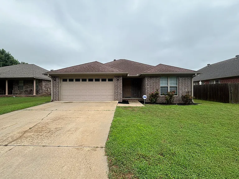 409 Calvin Ct — Photo 1