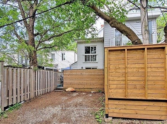 3rd image of 81 Tiverton Ave
