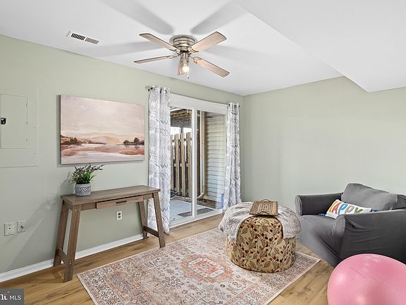 4th image of 109 Barrows Ct