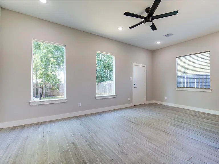 4536 Sunflower St — Photo 11