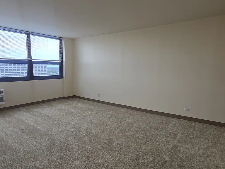 4824 N Sheridan Rd — Photo 13