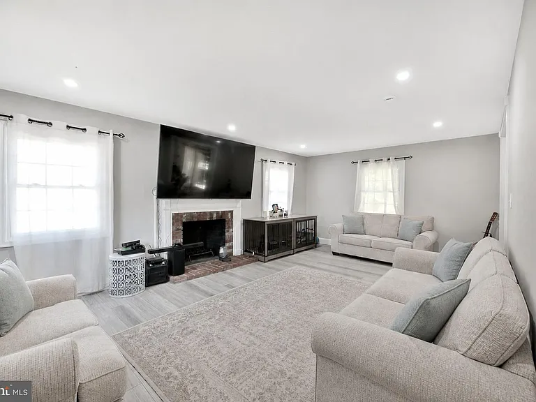 8812 Churchfield Ln — Photo 16
