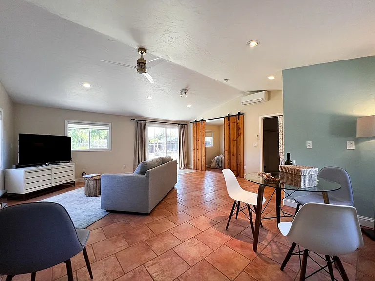 1022 Berry Ln — Photo 56
