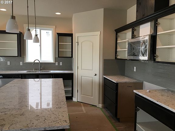 4th image of 10726 NE 107th Way