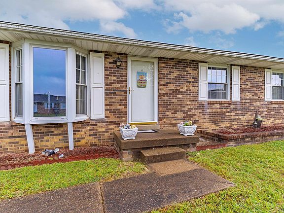 4th image of 1113 Lohoff Ave