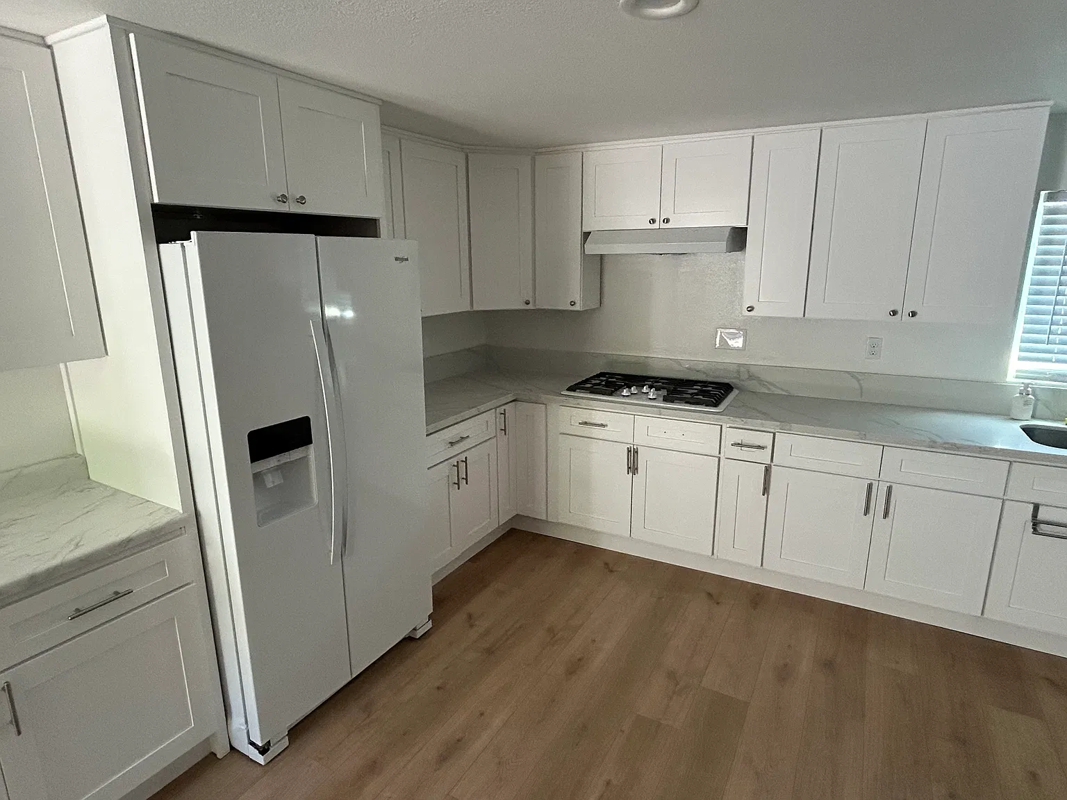 562 Fur St — Photo 3
