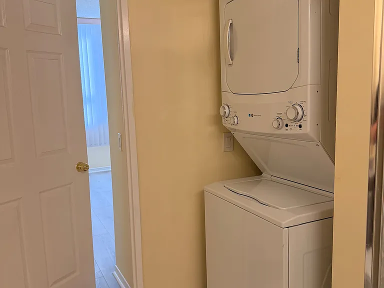 7398 Yonge St #311 — Photo 12
