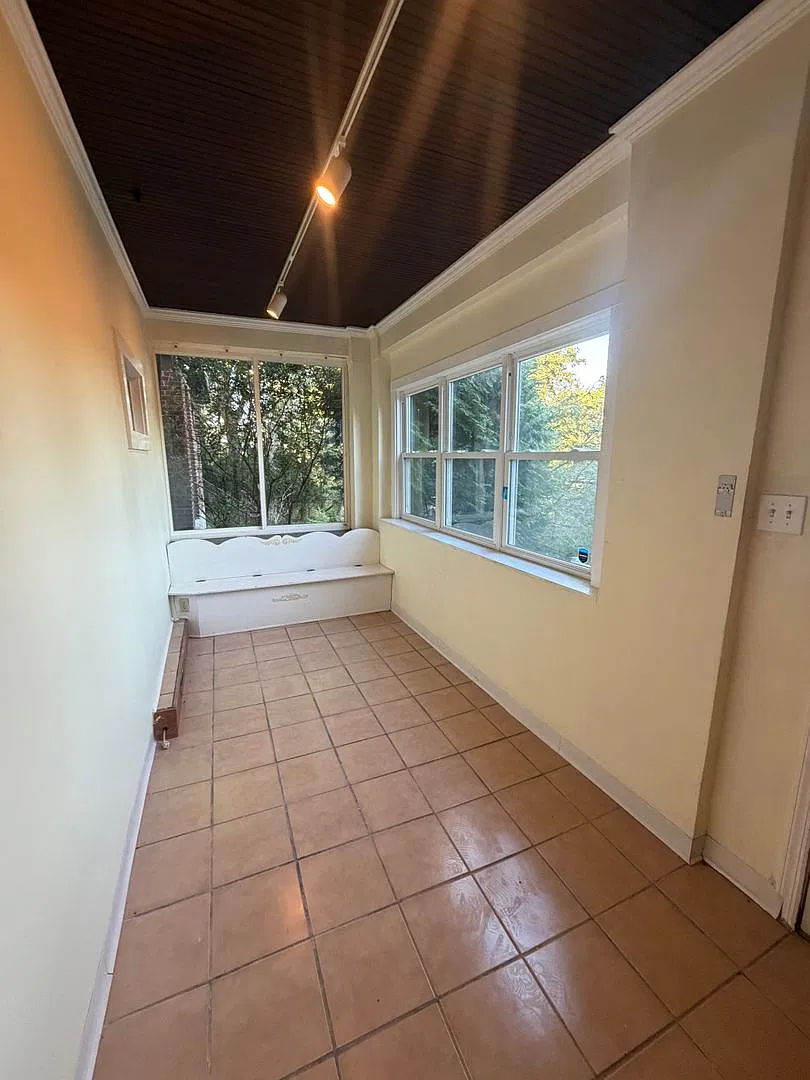 Renovated 4-Bedroom Apartment Near CMU, Pitt & Pittsburgh Hospitals! — Photo 3