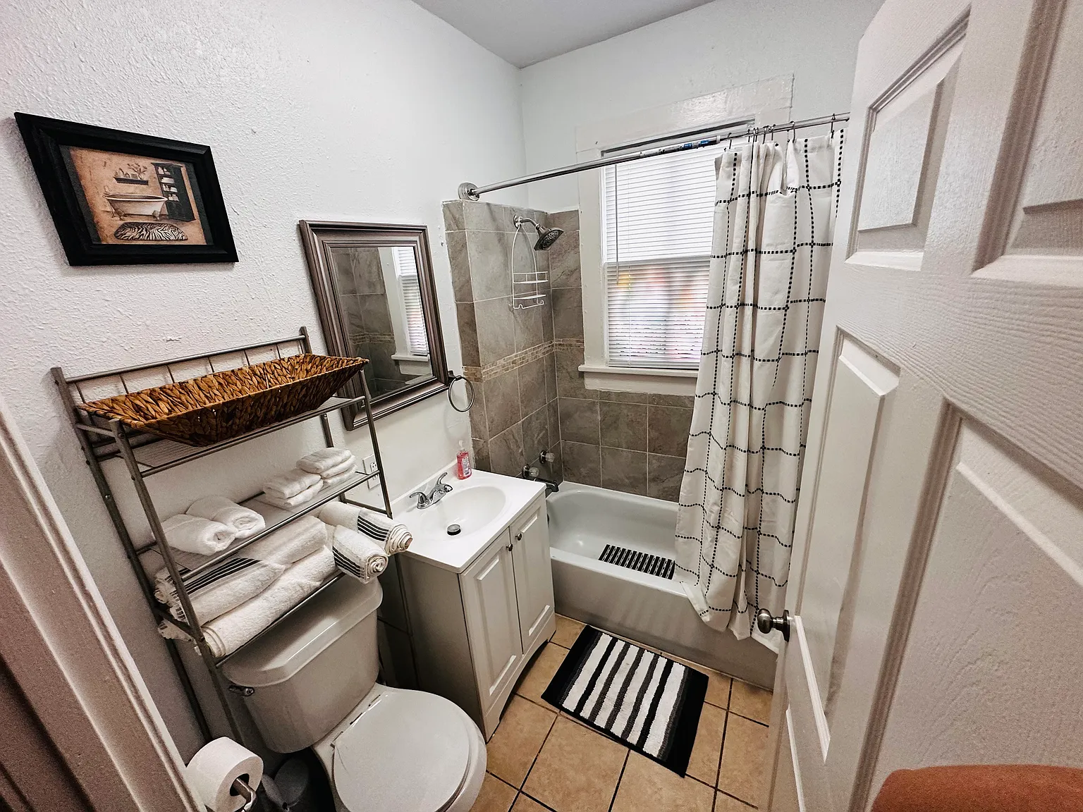 2 bed, 1000 sqft, $1,250 — Photo 4