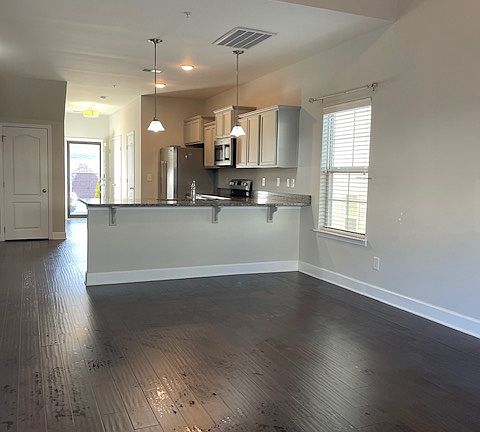 5th image of 2022 Abbingdon Way