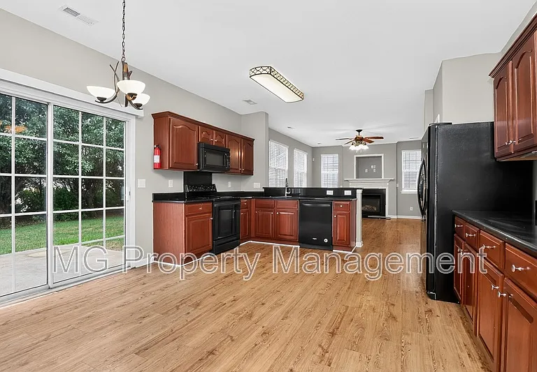 16223 Circlegreen Dr — Photo 6