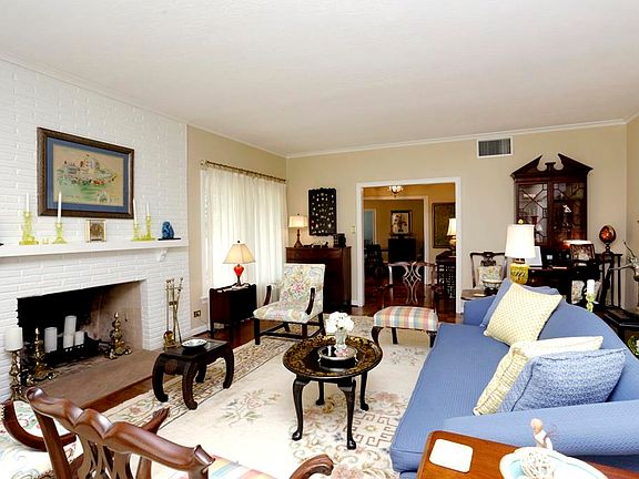 4th image of 700 Hillcrest Dr