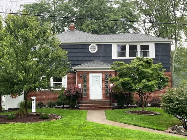 3011 Country Club Rd, Endicott, NY 13760