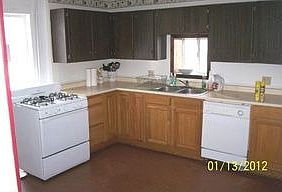 4th image of 108 Schrader Ave