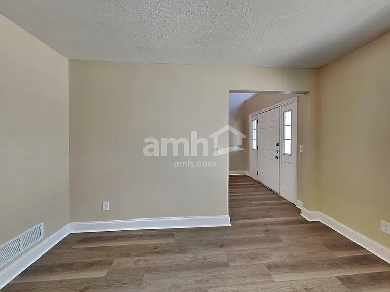 516 Longview St — Photo 6