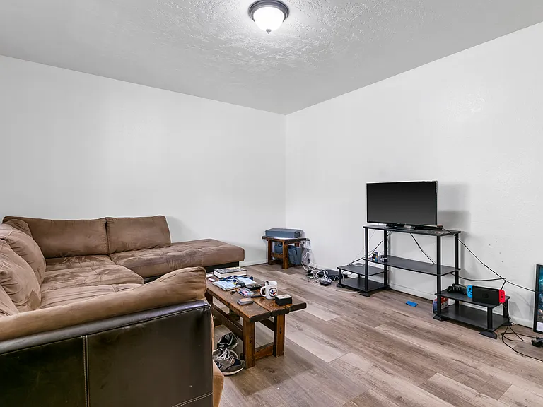 442 N 500 E #11 — Photo 3