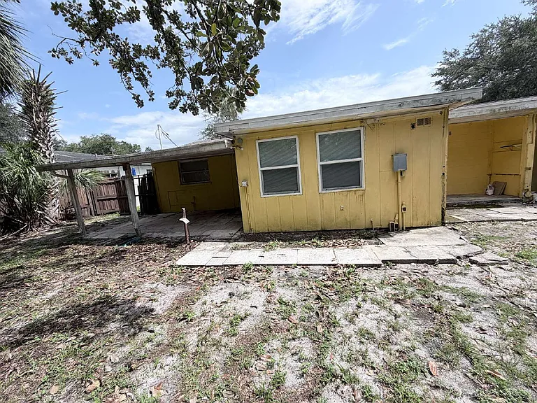 827 Carole St — Photo 2