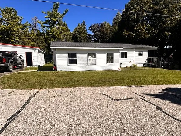 344 Pine St, De Tour Village, MI 49725