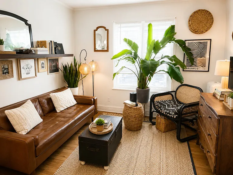 656 W Oakdale Ave #2D — Photo 2