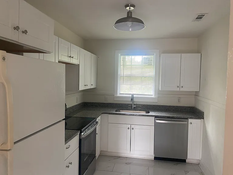 903 E Lytle St #4 — Photo 4
