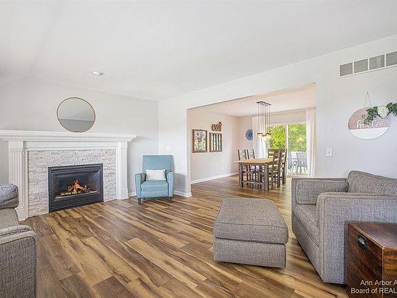 5th image of 148 Fox Hills Ct