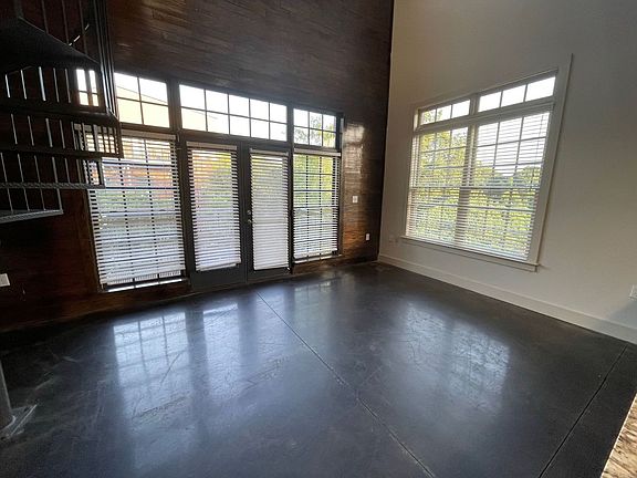 5th image of 945 College Ave #B1