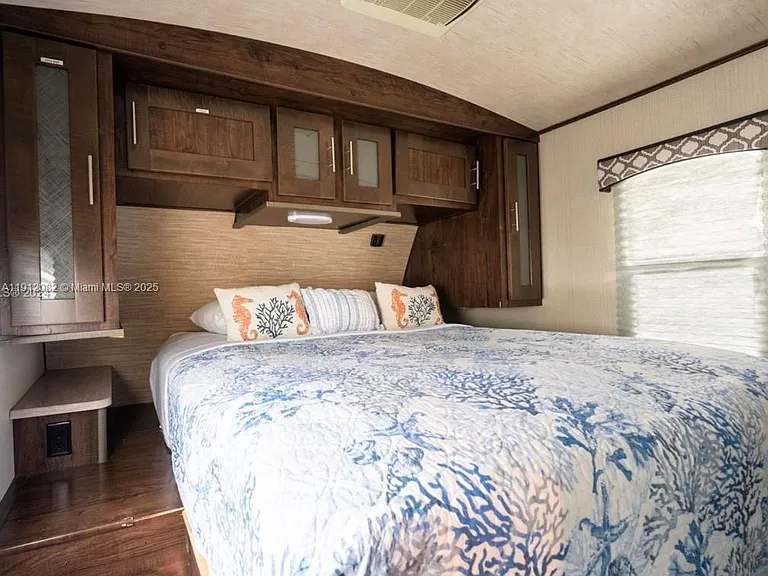 325 Calusa St #118 — Photo 9