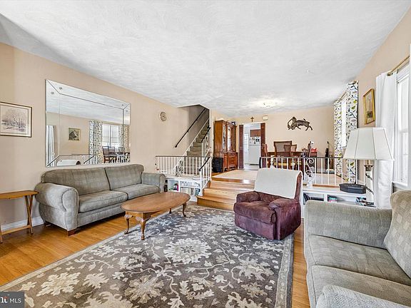 4th image of 410 E Eagle Rd