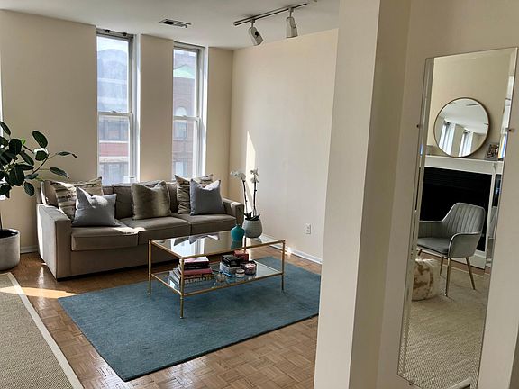 5th image of 1000 W Armitage Ave #4B