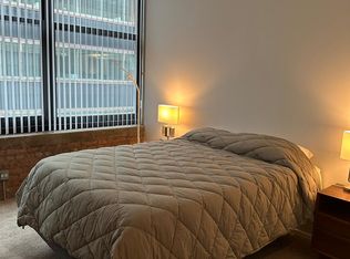 130 S Canal St APT 511, Chicago, IL 60606