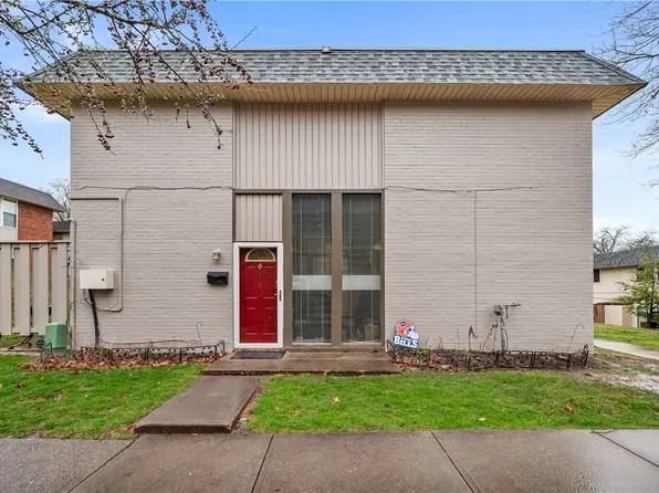 416 College Park Dr, Coraopolis, PA 15108