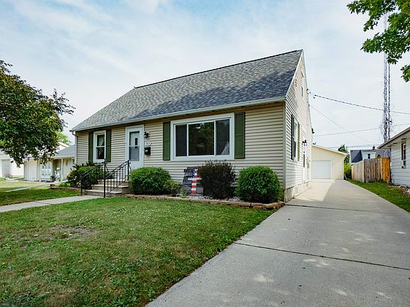 2nd image of 313 15th St