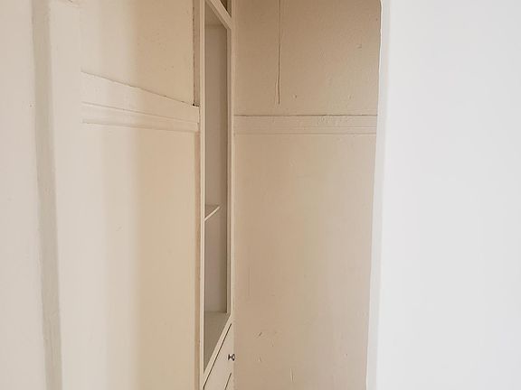 Second entrance to walk in closet.