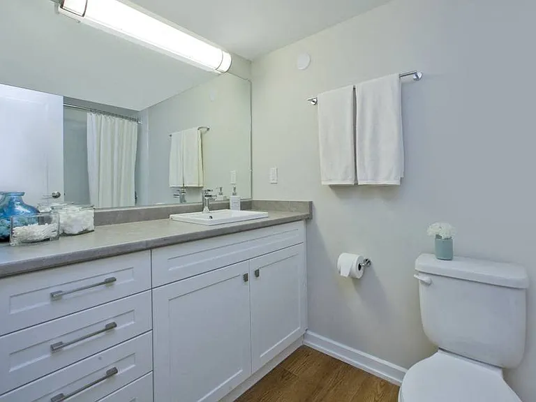 334 Dundas St E — Photo 10