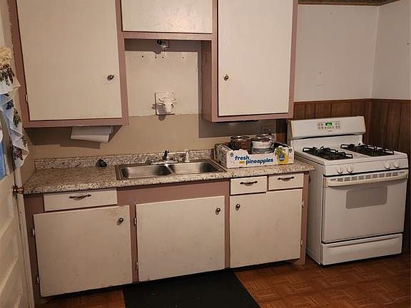 2nd image of 1032 E Chandler St