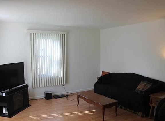 3rd image of 2305 Hawthorne Manor Dr