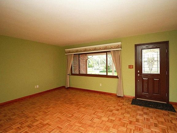 3rd image of 5725 Lake Breeze Ave