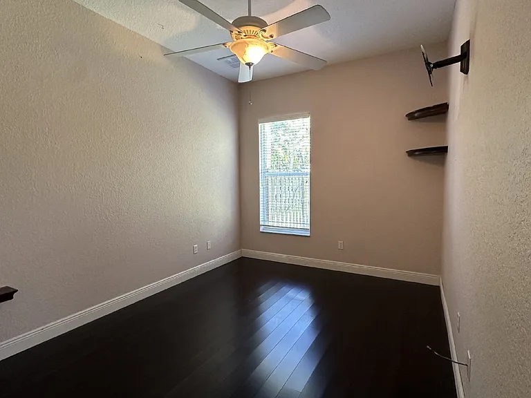 130 Oyster Pl — Photo 10